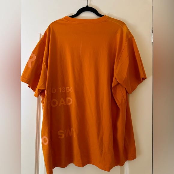 Burberry Orange Men's T-Shirt Burberry Oversized Graphic Logo T-Shirt – Size XL - Picture 5 of 6